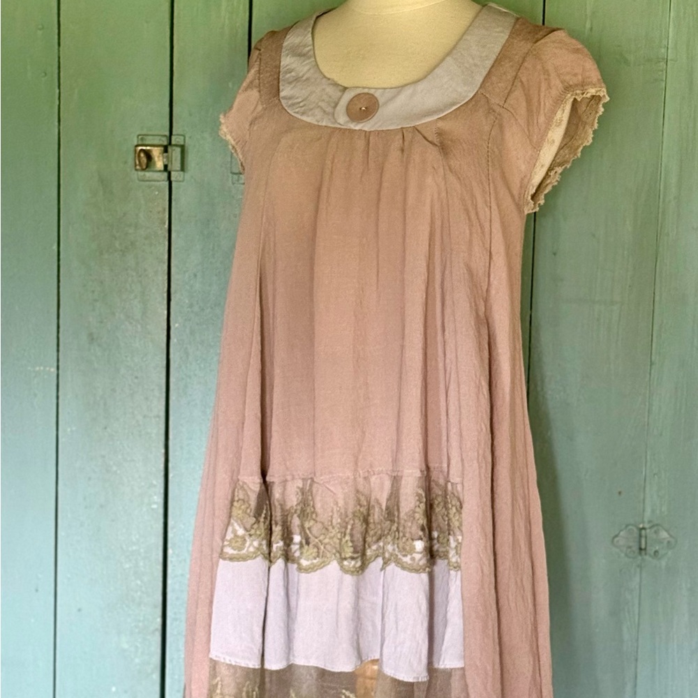 Subtle Shimmering Pastel A-line Swing Top with Mesh Lace Accents M